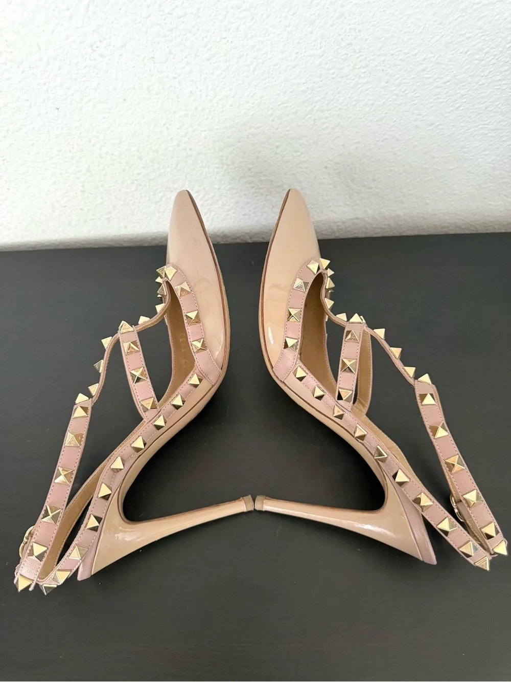 Valentino Garavani Patent Leather Rockstud Slingback Heels Pointed Toe